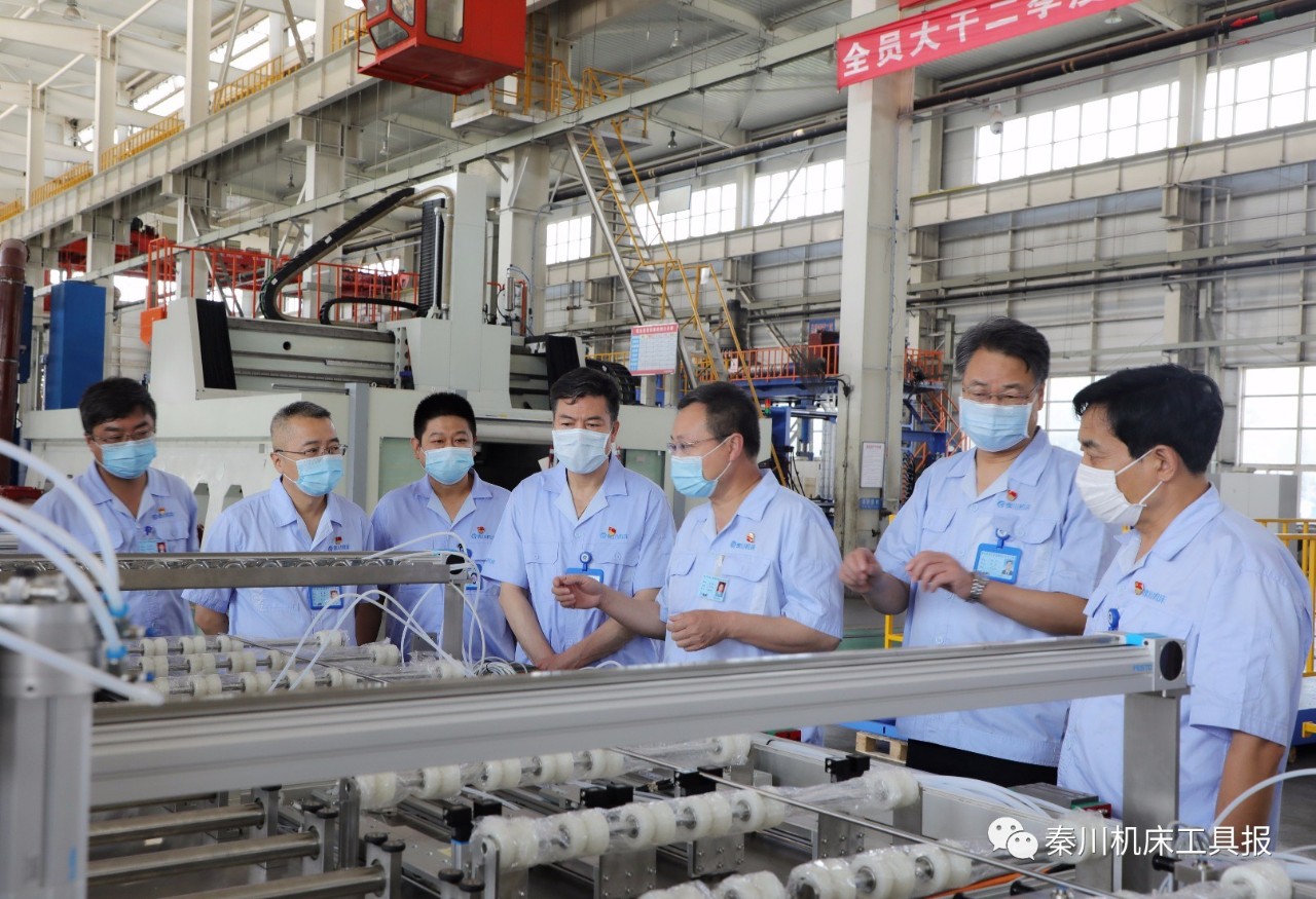 嚴鑒鉑董事長深入集團本部生產(chǎn)一線調研指導工作