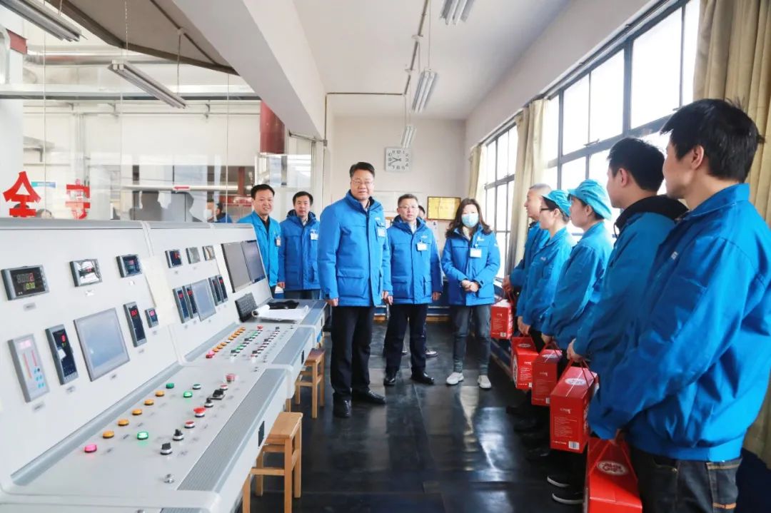 集團領導大年初一慰問在崗值班員工