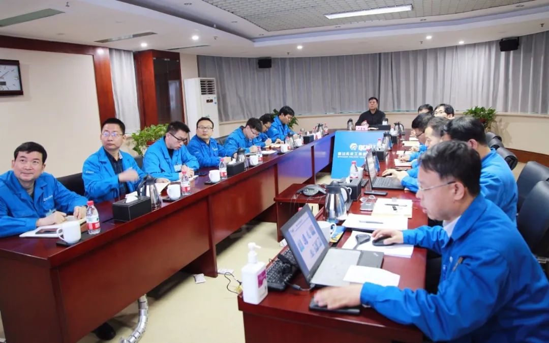 嚴(yán)鑒鉑董事長與本部科研人員、技術(shù)專家座談交流