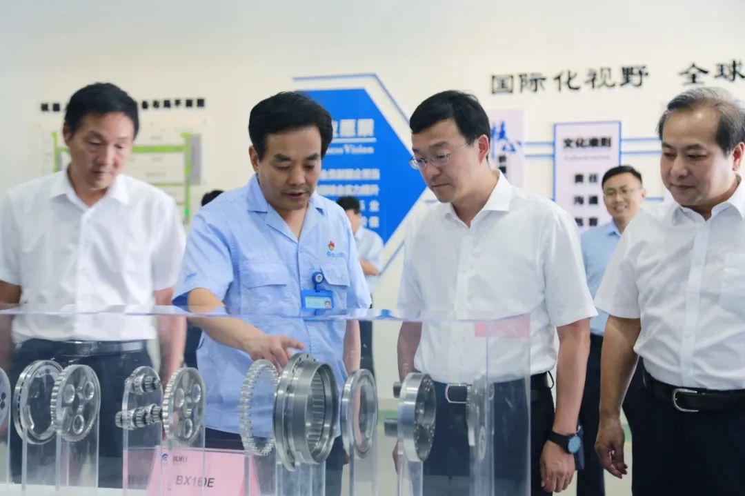 寶雞市委副書記段小龍蒞臨秦川集團調研