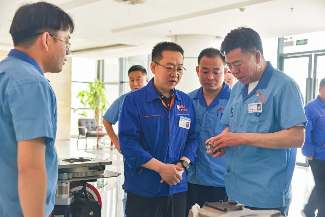 嚴鑒鉑深入沃克齒輪調研指導工作