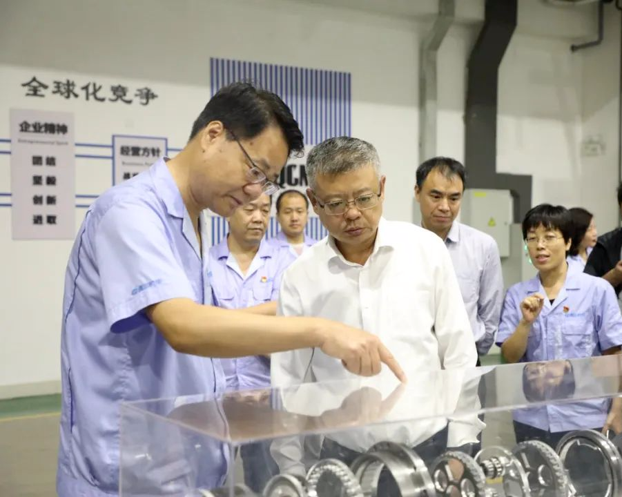 【集團(tuán)資訊】陜西證監(jiān)局黨委書記、局長魚向東一行蒞臨集團(tuán)調(diào)研指導(dǎo)工作