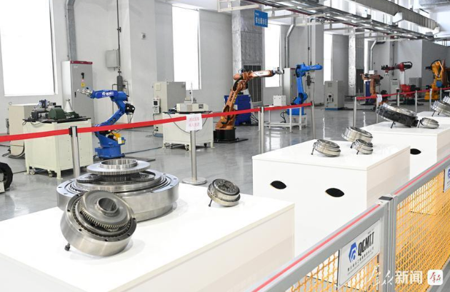 【媒體關注】群眾新聞 · 學習強國 | 10000小時的突破——老牌機床企業打通國產工業機器人“關節病”