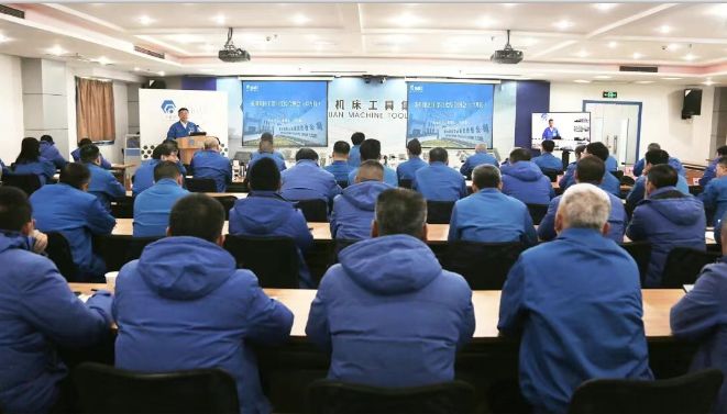 【集團(tuán)資訊】干部月度綜合例會(huì)丨以實(shí)干書寫圓滿答卷 用業(yè)績筑牢來年根基